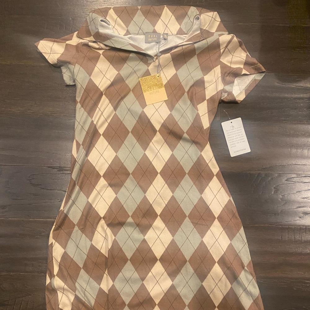 Brand new Never worn. Cute knee length casual dress.